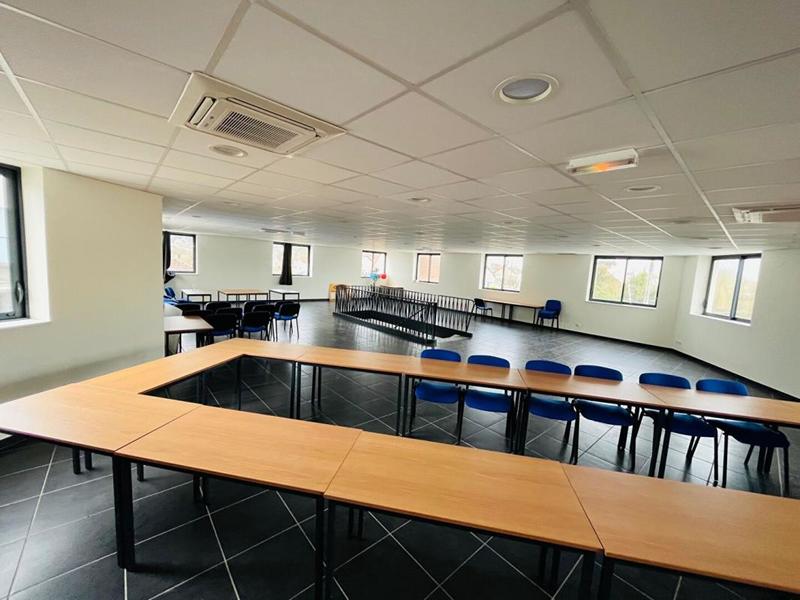 Local commercial - 180 m² - 5 pièces