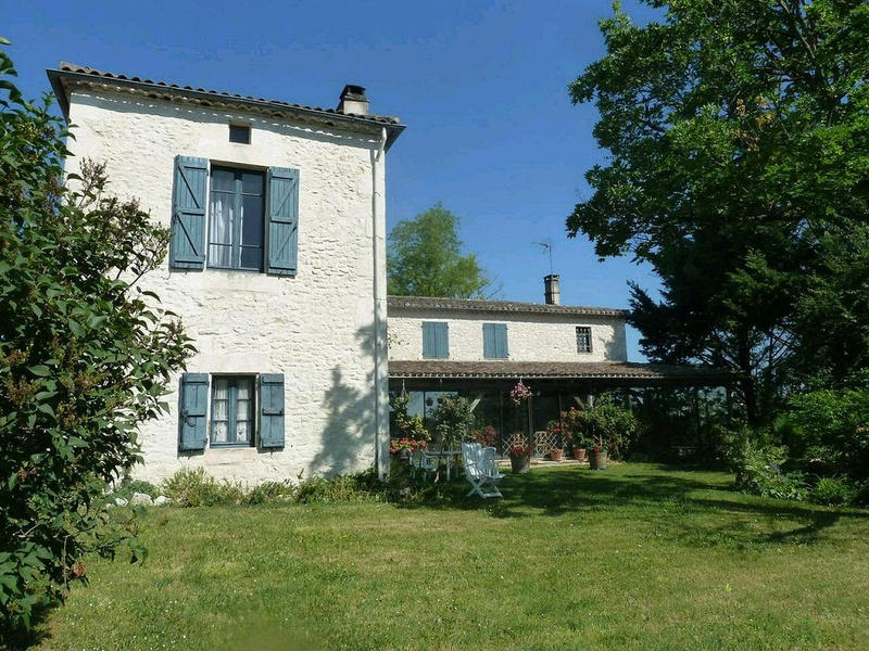 Maison - 275 m² - 13 pièces