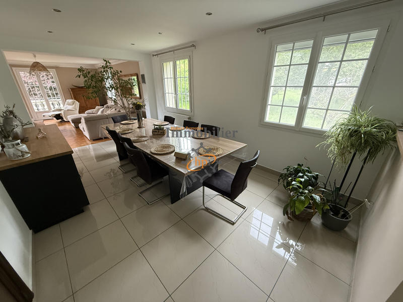Maison - 210 m² - 6 pièces