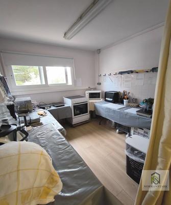 Local commercial - 4 pièces