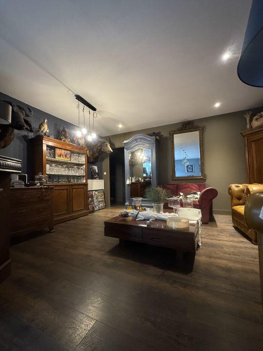 Demeure - 271 m² - 5 pièces