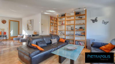 Maison - 270 m² - 9 pièces