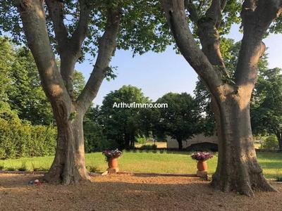 Maison - 433 m² - 15 pièces