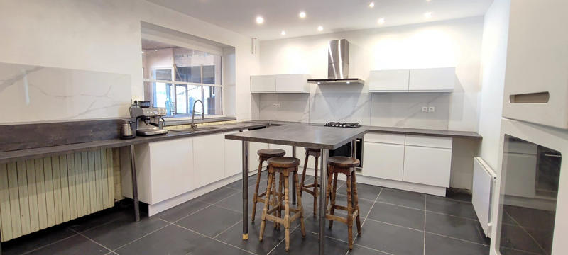 Maison ancienne - 360 m² - 9 pièces