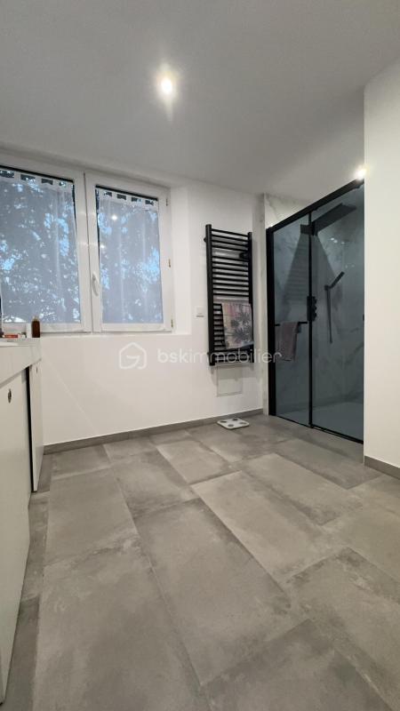 Propriété - 180 m² - 8 pièces