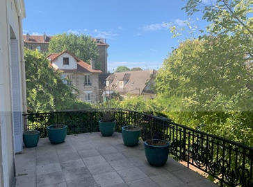 Propriété - 900 m² - 27 pièces