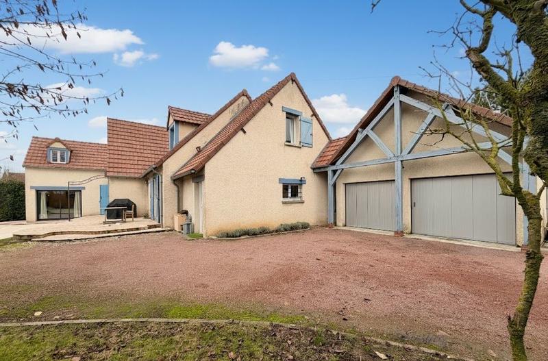 Maison - 210 m² - 7 pièces