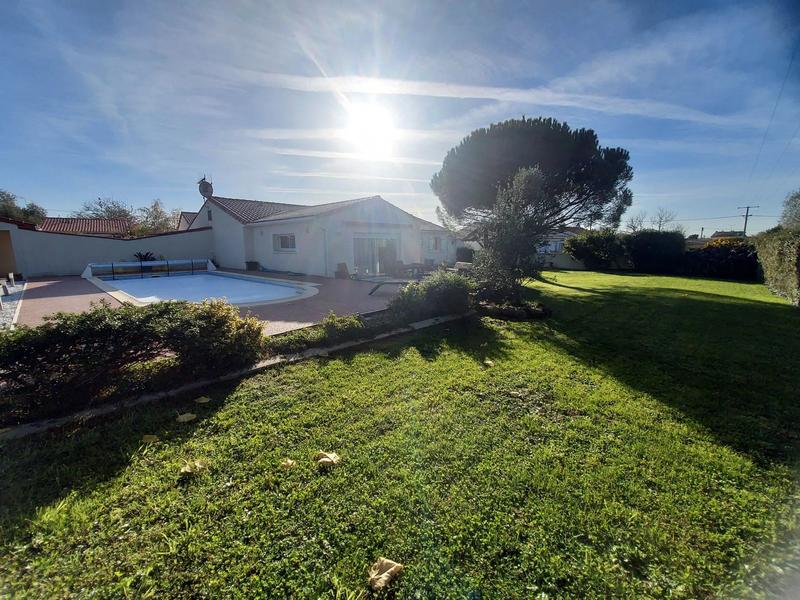 Maison - 232 m² - 7 pièces