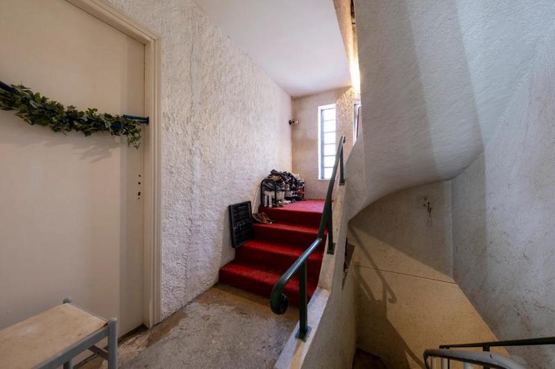 Maison - 250 m² - 11 pièces