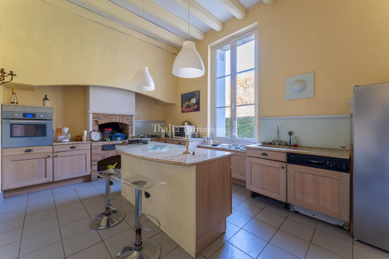 Propriété - 250 m² - 8 pièces