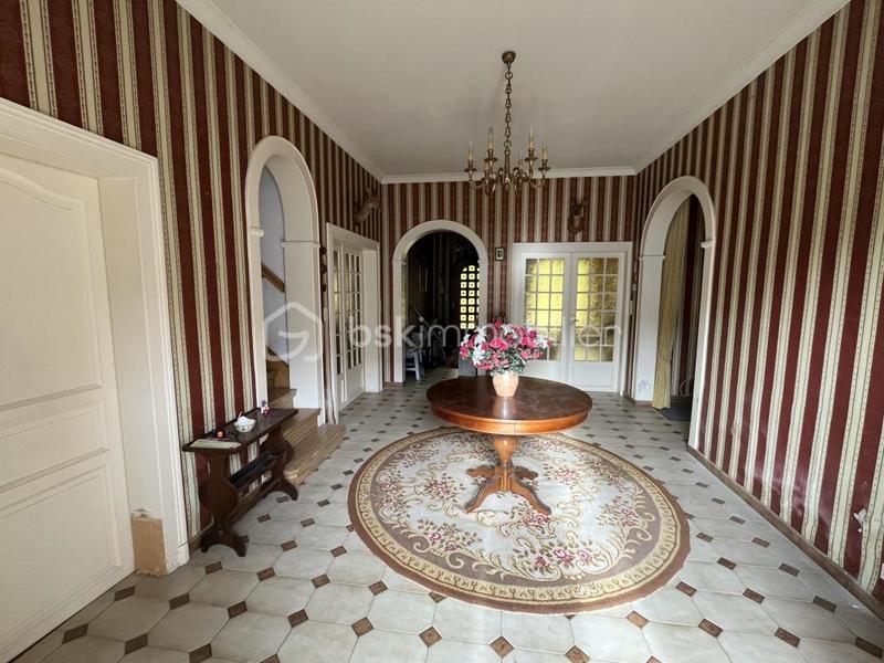 Maison - 308 m² - 9 pièces