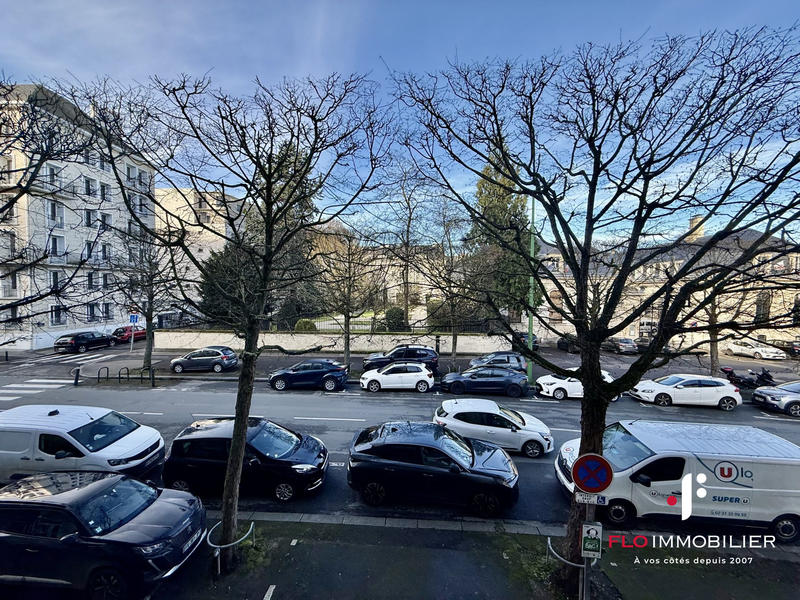 Bureau - 90 m² - 6 pièces