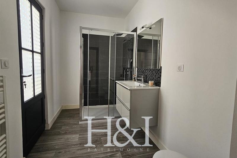 Propriété - 185 m² - 6 pièces