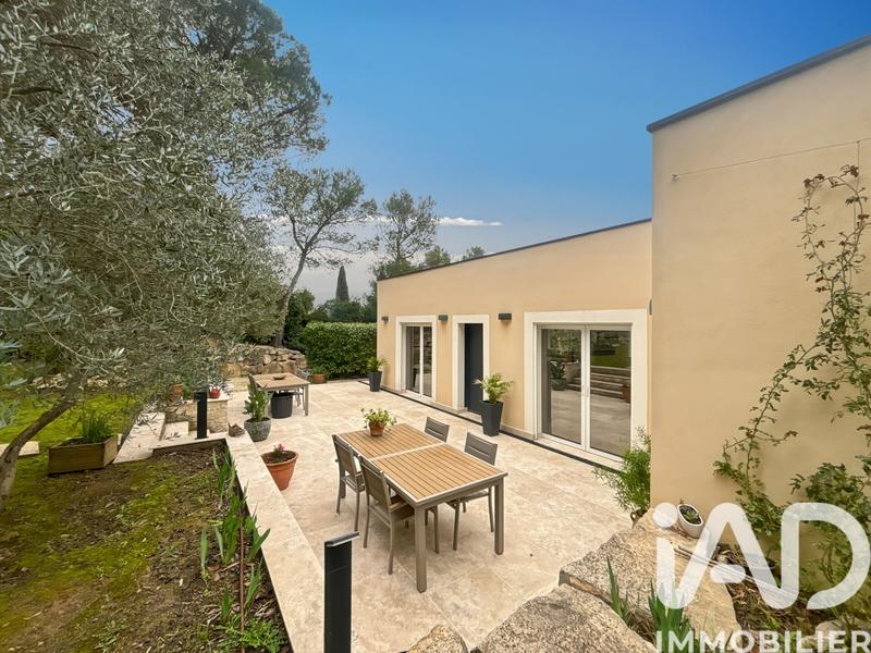 Maison - 181 m² - 8 pièces