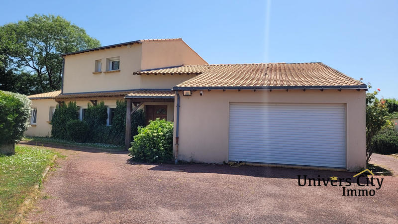 Maison traditionnelle - 160 m² - 6 pièces