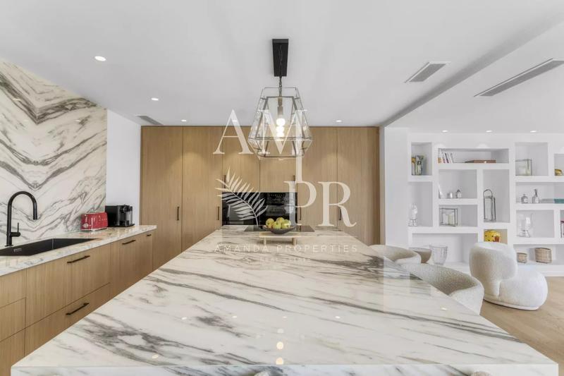 Villa - 247 m² - 6 pièces