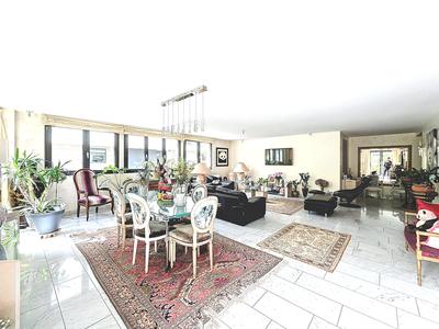Appartement - 180 m² - 5 pièces