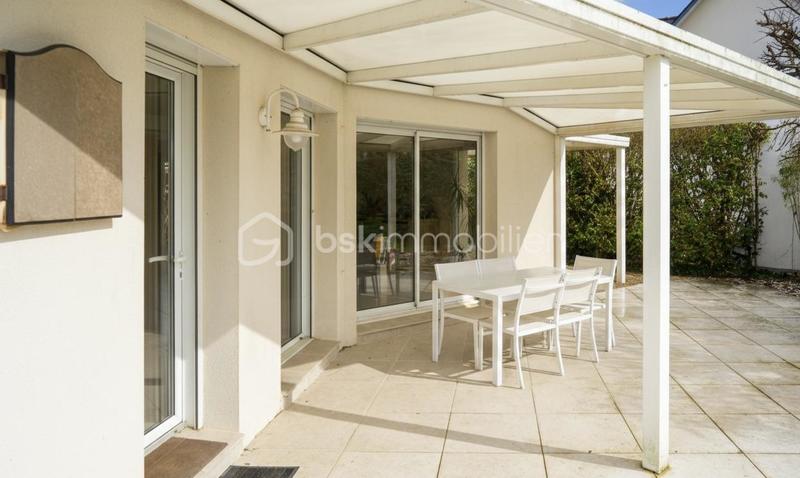 Maison - 230 m² - 9 pièces