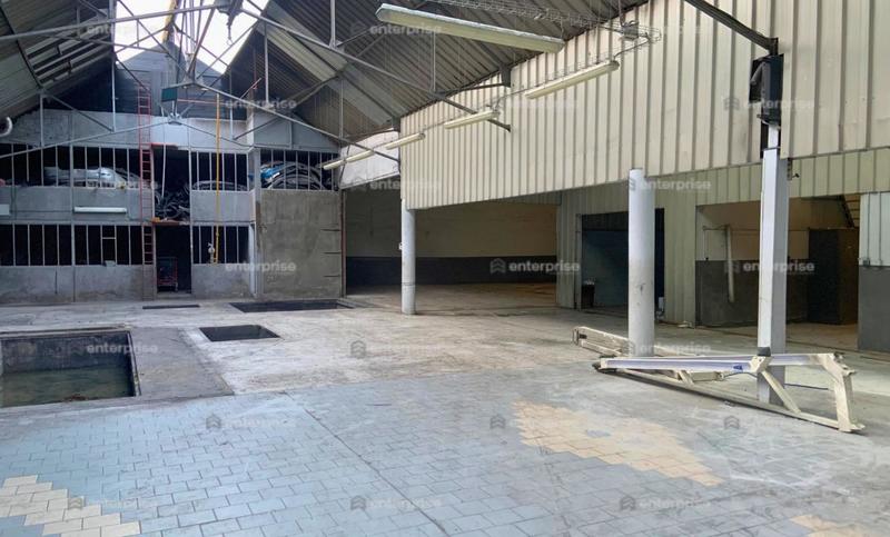 Local d'activité / Entrepôt - 700 m²