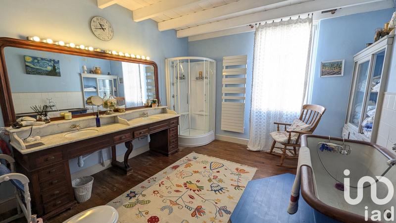 Maison - 305 m² - 9 pièces