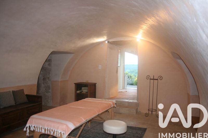 Maison - 1 000 m² - 30 pièces