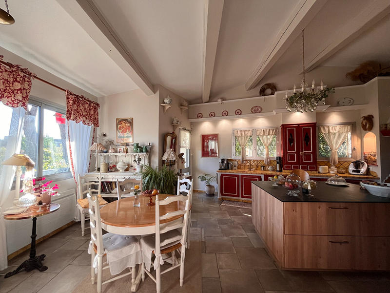 Maison - 256 m² - 6 pièces