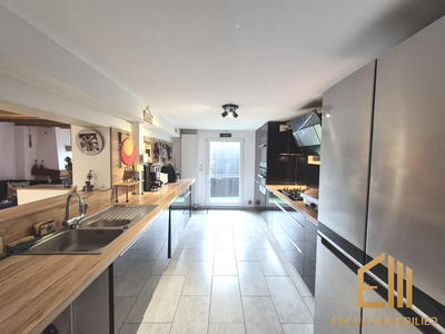 Maison - 140 m² - 8 pièces