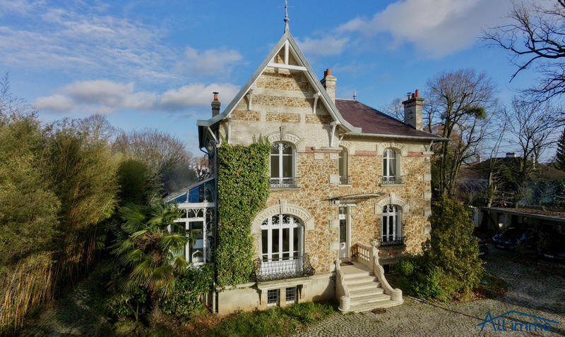 Maison - 280 m² - 7 pièces