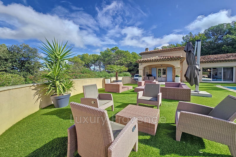 Propriété - 360 m² - 10 pièces