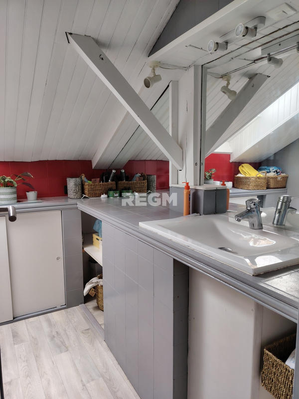 Maison - 137 m² - 7 pièces