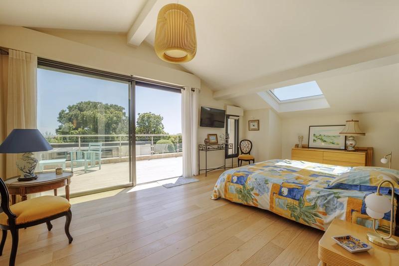 Maison - 358 m² - 9 pièces