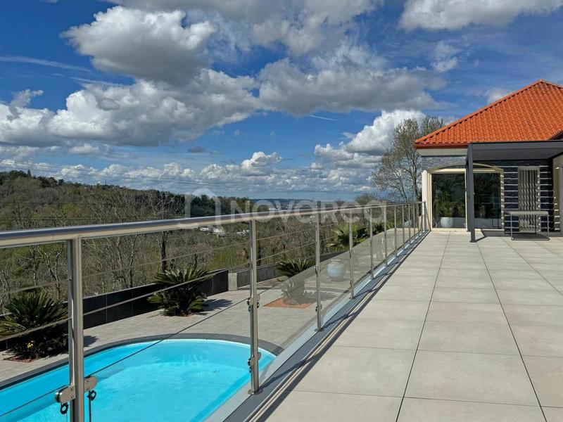 Villa - 280 m² - 8 pièces