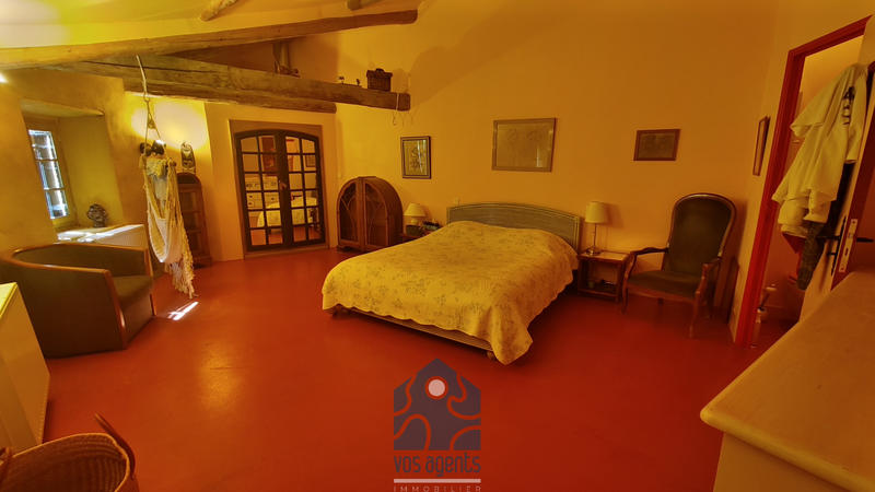 Maison - 300 m² - 7 pièces