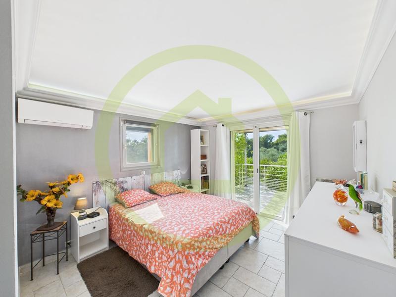 Maison - 423 m² - 7 pièces