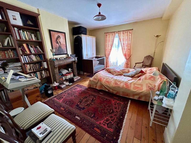 Maison - 285 m² - 9 pièces