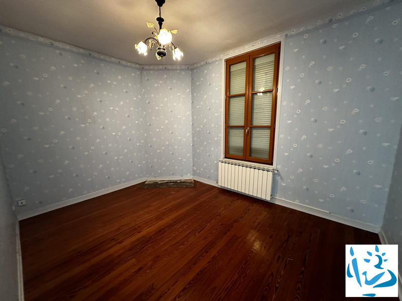 Maison - 180 m² - 8 pièces