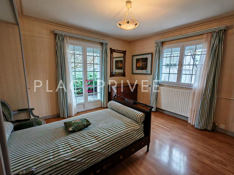 Maison - 208 m² - 7 pièces