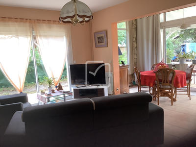 Villa - 100 m² - 5 pièces