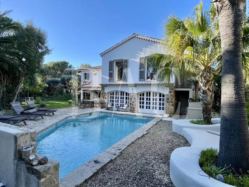 Villa - 273 m² - 12 pièces