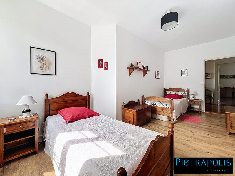 Maison - 268 m² - 10 pièces