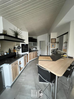 Maison - 215 m² - 7 pièces