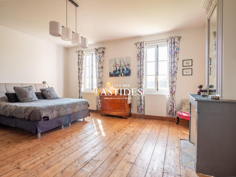 Maison - 310 m² - 8 pièces