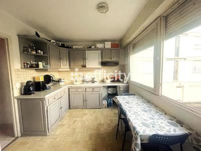 Appartement - 93 m² - 5 pièces