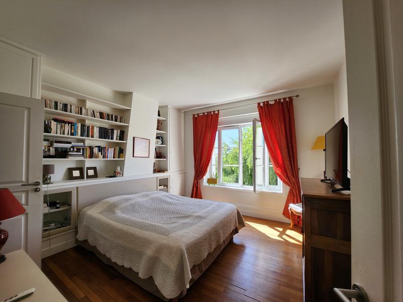 Maison - 218 m² - 9 pièces