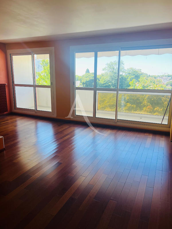 Appartement - 100 m² - 5 pièces