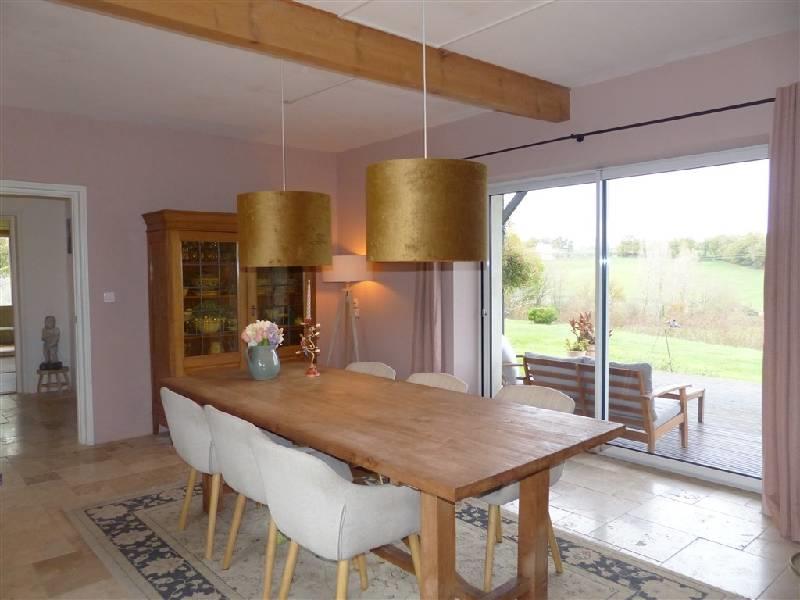 Maison - 230 m² - 7 pièces