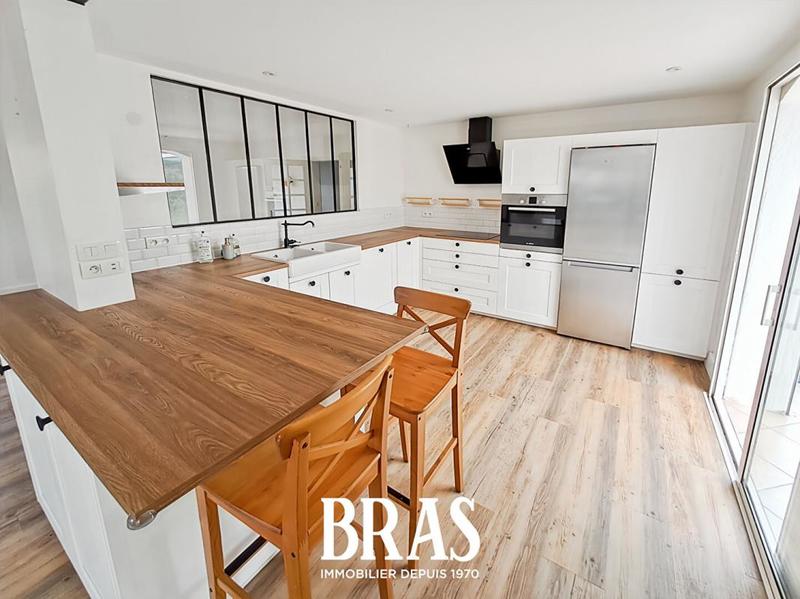 Maison - 141 m² - 8 pièces