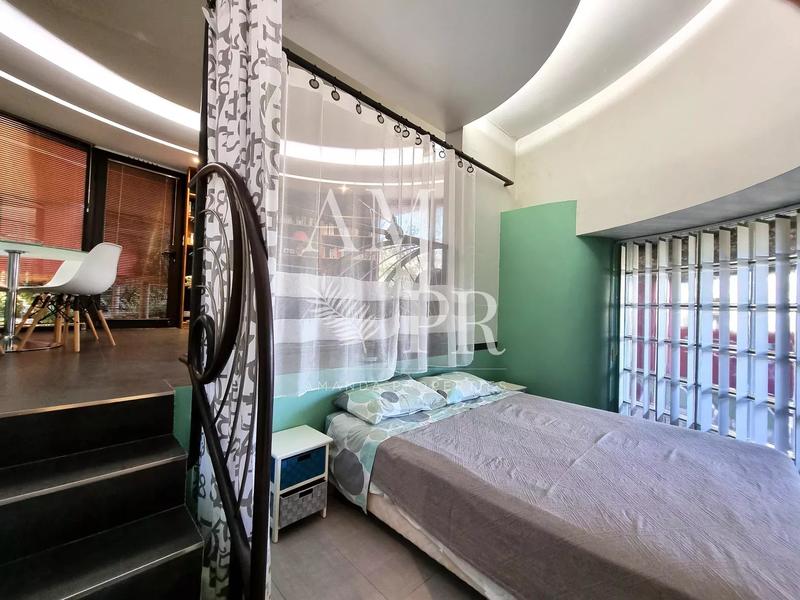 Villa - 301 m² - 8 pièces