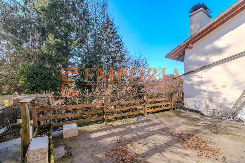 Maison - 250 m² - 9 pièces