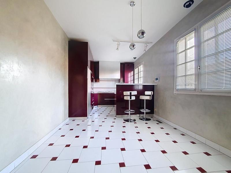 Maison - 227 m² - 5 pièces